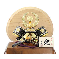 五月人形: 武光作 徳川家康 兜 高級木材使用 飾り台・衝立