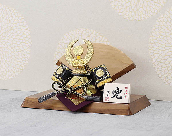 龍玉　 五月人形　武光作 徳川家康 兜 高級木材使用 扇型屏風 飾り台　詳細画像