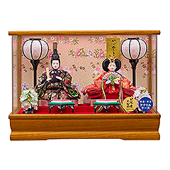 雛人形: 姫華 豆 親王飾り・BR 金襴仕立 栓欅 オルゴール付き アクリルケース飾り