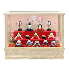 雛人形: わらべ雛 10人揃い 桜刺繍 ホワイトオーク材 オルゴール付き ガラスケース飾り