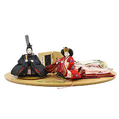 雛人形: 葵 有職 向鶴丸文 黒/赤 柳親王 裾長衣装着 木製 ハードメイプル突板 楕円形飾り台 平飾り