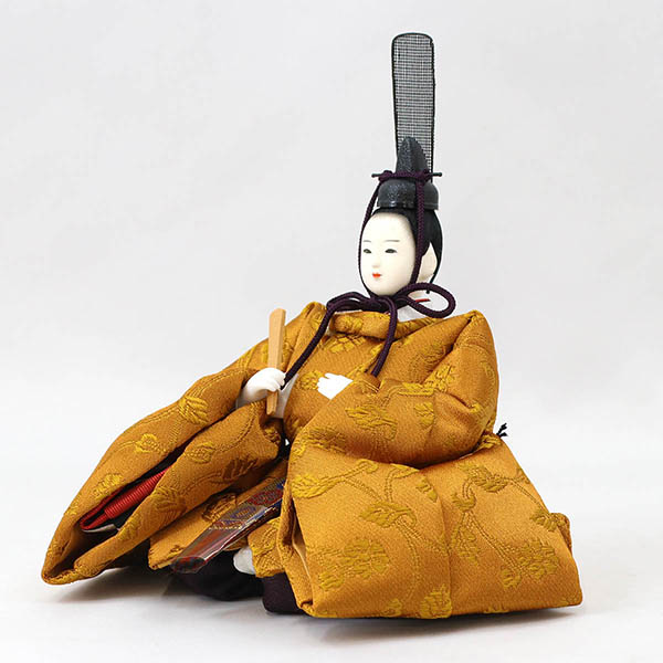 柴田家千代　 雛人形　柴田家千代作 葵 黄櫨染 唐花文様 金茶/赤 柳親王 裾長衣装着 三段ぼかし几帳 華風 黒塗り飾り台 平飾り　詳細画像