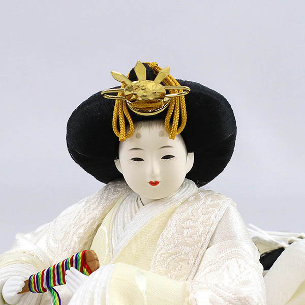 柴田家千代　 雛人形　柴田家千代作 葵 流水に木瓜文 白無垢風 柳親王 裾長衣装着 三段ぼかし几帳 華風 黒塗り飾り台 平飾り　詳細画像