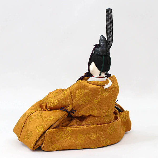 柴田家千代　 雛人形　柴田家千代作 葵 黄櫨染 唐花文様 金茶/赤 柳親王 裾長衣装着 紅白梅 扇面松文様屏風 タモ材 木製飾り台 平飾り　詳細画像