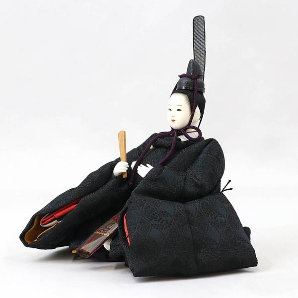 柴田家千代　 雛人形　柴田家千代作 葵 有職 向鶴丸文 黒/赤 柳親王 裾長衣装着 紅白梅 扇面松文様屏風 タモ材 木製飾り台 平飾り　詳細画像