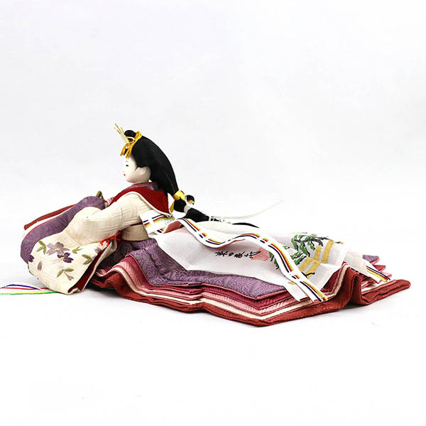 柴田家千代　 雛人形　柴田家千代作 葵 算崩地紋 刺繍桜ちらし 白紫 柳親王 裾長衣装着 紅白梅 扇面松文様屏風 タモ材 木製飾り台 平飾り　詳細画像