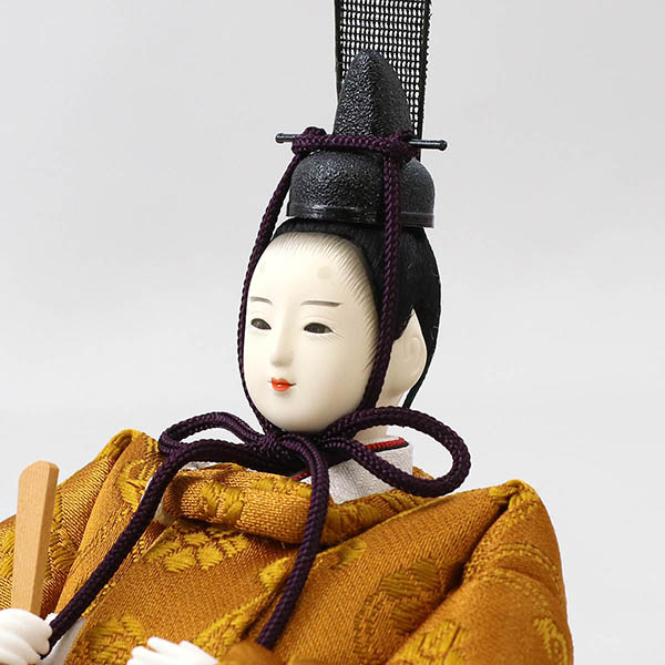 柴田家千代　 雛人形　柴田家千代作 葵 黄櫨染 唐花文様 金茶/赤 柳親王 裾長衣装着 艶消し木製飾り台 LED照明付き屏風　詳細画像