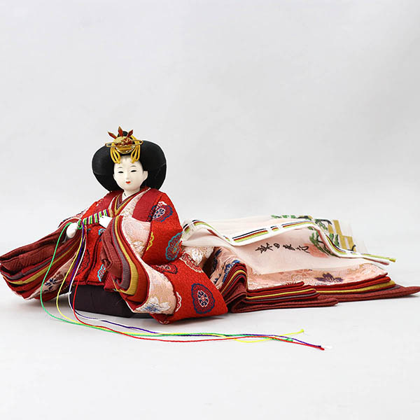 柴田家千代　 雛人形　柴田家千代作 葵 有職 向鶴丸文 黒/赤 柳親王 裾長衣装着 艶消し木製飾り台 LED照明付き屏風　詳細画像