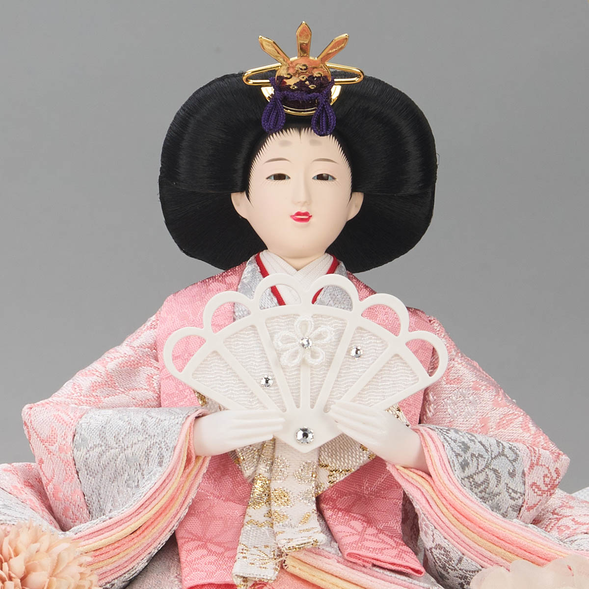 雛人形 藤翁 紫陽 小三五親王飾り 白木 木目 六角 ホワイトオークボカシ 刺繍バック アクリルケース オルゴール付き 詳細画像 藤翁 雛人形 紫陽 小三五親王飾り 白木 木目 六角 ホワイトオークボカシ 刺繍バック アクリルケース オルゴール付き 詳細画像