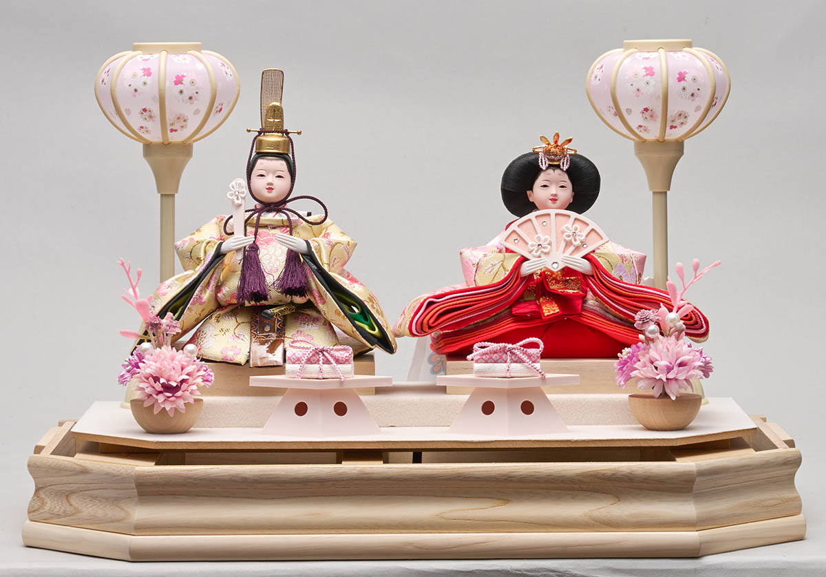 藤翁　 雛人形　まのん 豆親王飾り 白木 木目 六角 ホワイトオーク 刺繍バック アクリルケース　詳細画像