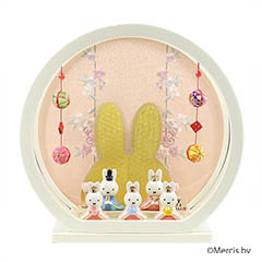 雛人形: miffy  ミッフィー 磁器 ひな人形 うさこ 親王 官女 五人飾り 白アイボリー塗り 鞠二連つる