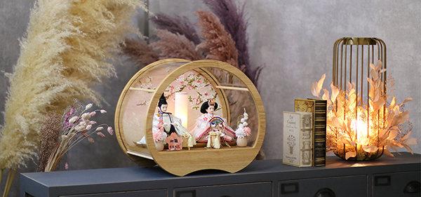 雛人形 吉徳 ケース入り 親王飾り 御雛 白木 木目 円形 アクリルケース飾り 詳細画像 吉徳 雛人形 ケース入り 親王飾り 御雛 白木 木目 円形 アクリルケース飾り 詳細画像