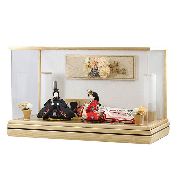 雛人形 柴田家千代 柴田家千代作 葵 有職 向鶴丸文 黒/赤 柳親王 裾長衣装着 白木 木目 アートフラワー アクリルケース 詳細画像 柴田家千代 雛人形 柴田家千代作 葵 有職 向鶴丸文 黒/赤 柳親王 裾長衣装着 白木 木目 アートフラワー アクリルケース 詳細画像