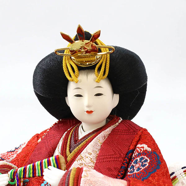 雛人形 柴田家千代 柴田家千代作 葵 有職 向鶴丸文 黒/赤 柳親王 裾長衣装着 白木 木目 アートフラワー アクリルケース 詳細画像 柴田家千代 雛人形 柴田家千代作 葵 有職 向鶴丸文 黒/赤 柳親王 裾長衣装着 白木 木目 アートフラワー アクリルケース 詳細画像
