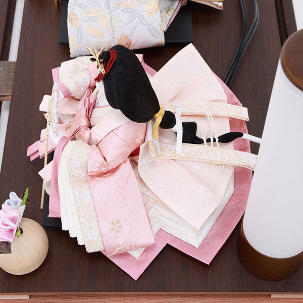 雛人形 フジキ 優香作 衣裳着 京十三番親王 つまみ細工 鉄刀木 アクリルケース飾り 詳細画像 フジキ 雛人形 優香作 衣裳着 京十三番親王 つまみ細工 鉄刀木 アクリルケース飾り 詳細画像