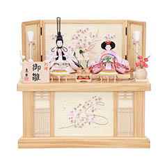 雛人形: 恵翠作 衣裳着 芥子親王 刺繍 白木 木目 刺繍流水桜屏風 収納箱飾り