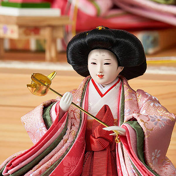 久月　 雛人形　銘木 檜 刺繍 衣裳着 芥子親王 柳官女 五人飾り 収納三段飾り 引き出し式収納箱　詳細画像