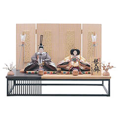 雛人形: 二世光匠作 切嵌 衣裳着 京十一番親王 アルミフレーム 白木 木目 屏風 久月監製 【D-36】