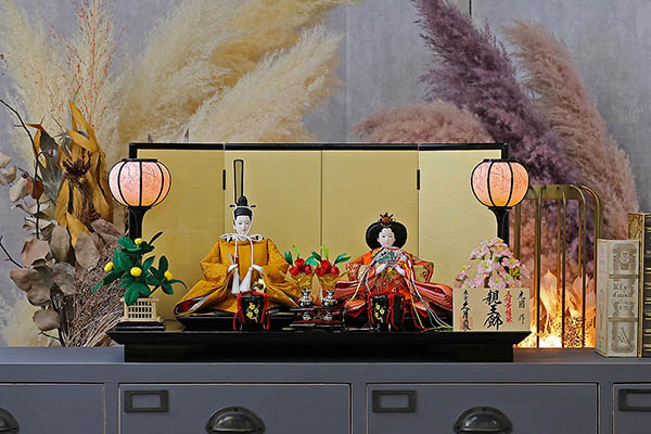 雛人形 久月 光園作 正絹有職 黄櫨染 衣裳着 小三五親王 平飾り 久月監製 詳細画像 久月 雛人形 光園作 正絹有職 黄櫨染 衣裳着 小三五親王 平飾り 久月監製 詳細画像