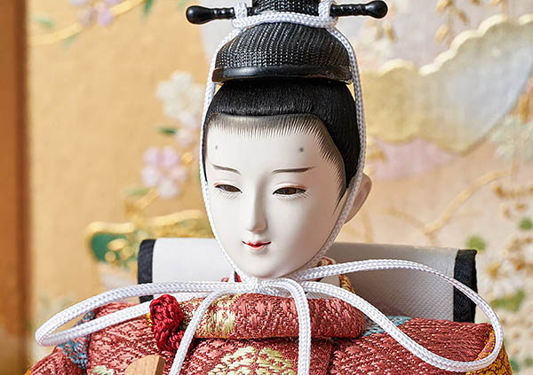 雛人形 久月 横山薫作 正絹 衣裳着 芥子親王 平飾り 白木 木目 飾り台 久月監製 詳細画像 久月 雛人形 横山薫作 正絹 衣裳着 芥子親王 平飾り 白木 木目 飾り台 久月監製 詳細画像