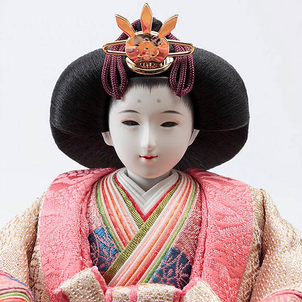 雛人形 久月 横山薫作 正絹 衣裳着 芥子親王 平飾り 白木 木目 飾り台 久月監製 詳細画像 久月 雛人形 横山薫作 正絹 衣裳着 芥子親王 平飾り 白木 木目 飾り台 久月監製 詳細画像
