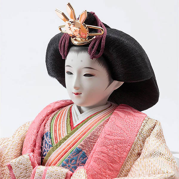 雛人形 久月 横山薫作 正絹 衣裳着 芥子親王 平飾り 白木 木目 飾り台 久月監製 詳細画像 久月 雛人形 横山薫作 正絹 衣裳着 芥子親王 平飾り 白木 木目 飾り台 久月監製 詳細画像