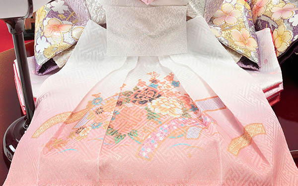 雛人形 久月 衣裳着 ケース入り 親王飾り 小三五親王 茶木目 花刺繍 アクリルケース 詳細画像 久月 雛人形 衣裳着 ケース入り 親王飾り 小三五親王 茶木目 花刺繍 アクリルケース 詳細画像