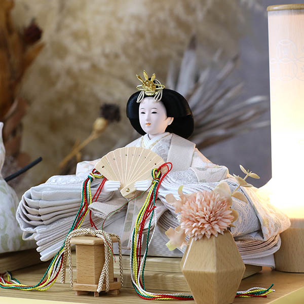 久月　 雛人形　久月 衣裳着 フラワーアート ケース入り 親王飾り レース 小三五親王 白木 木目 アクリルケース飾り　詳細画像