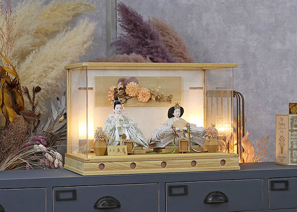 久月　 雛人形　久月 衣裳着 フラワーアート ケース入り 親王飾り レース 小三五親王 白木 木目 アクリルケース飾り　詳細画像