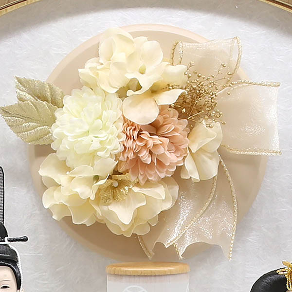 雛人形 久月 衣裳着 ケース入り 親王飾り モカ 芥子親王 円形 丸型 白木 木目 花飾り アクリルケース 詳細画像 久月 雛人形 衣裳着 ケース入り 親王飾り モカ 芥子親王 円形 丸型 白木 木目 花飾り アクリルケース 詳細画像