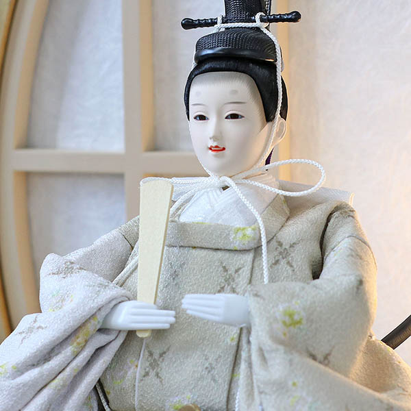 雛人形 久月 衣裳着 ケース入り 親王飾り モカ 芥子親王 円形 丸型 白木 木目 花飾り アクリルケース 詳細画像 久月 雛人形 衣裳着 ケース入り 親王飾り モカ 芥子親王 円形 丸型 白木 木目 花飾り アクリルケース 詳細画像