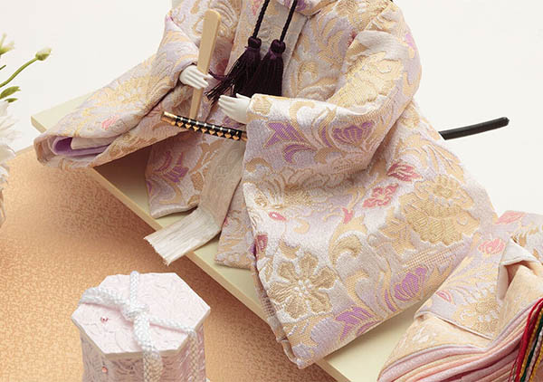 久月　 雛人形　衣裳着 ケース入り 親王飾り 芥子親王 つまみ細工 花飾り アクリルケース　詳細画像