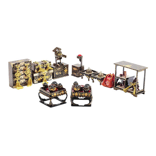 雛人形 久月 衣裳着 九番親王 大三五 十五人揃い 緋毛氈 七段飾り 詳細画像 久月 雛人形 衣裳着 九番親王 大三五 十五人揃い 緋毛氈 七段飾り 詳細画像