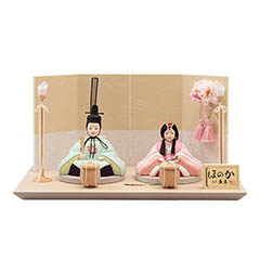 雛人形: 久月作 ほのか 木目込み 新井久夫 芽依雛 親王飾り 刺繍 【4HR-M56-Z】