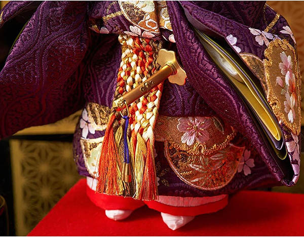 雛人形 久月 衣裳着 金彩刺繍 三五親王 立親王飾り 詳細画像 久月 雛人形 衣裳着 金彩刺繍 三五親王 立親王飾り 詳細画像