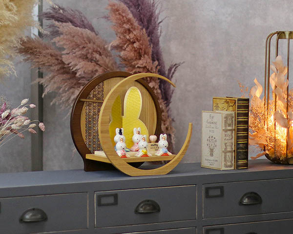 雛人形 吉徳 miffy ミッフィー 磁器 ひな人形 うさこ 親王 官女 五人飾り 透かし麻の葉模様 木製 円形 三日月形飾り台 (小) 詳細画像 吉徳 雛人形 miffy ミッフィー 磁器 ひな人形 うさこ 親王 官女 五人飾り 透かし麻の葉模様 木製 円形 三日月形飾り台 (小) 詳細画像