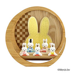 雛人形: miffy  ミッフィー 磁器 ひな人形 うさこ 親王 官女 五人飾り 市松模様 木製 円形 三日月
