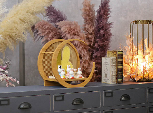 吉徳　 雛人形　miffy  ミッフィー 磁器 ひな人形 うさこ 親王 官女 五人飾り 市松模様 木製 円形 三日月形飾り台（小）　詳細画像