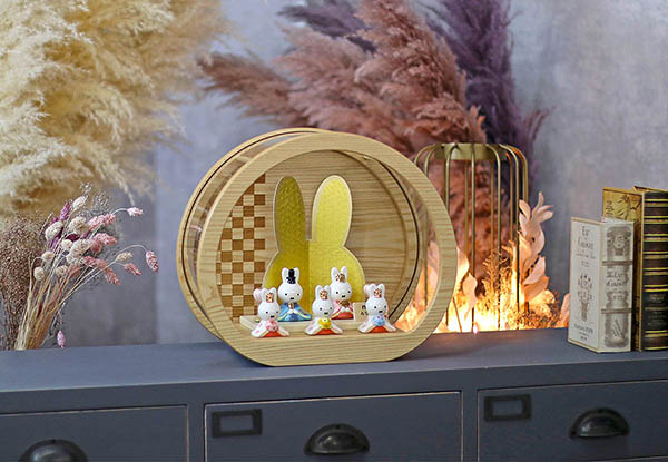 吉徳　 雛人形　miffy  ミッフィー 磁器 ひな人形 うさこ 親王 官女 五人飾り 円型 丸型 檜風木目 アクリルケース　詳細画像