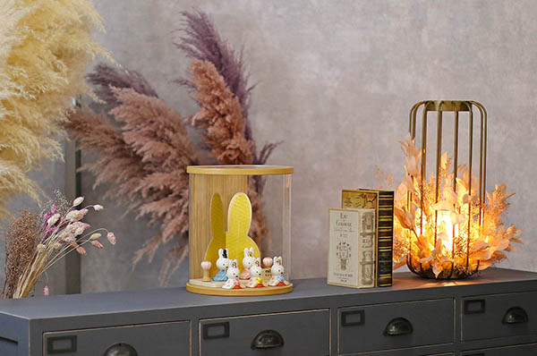 雛人形 吉徳 miffy ミッフィー 磁器 ひな人形 うさこ 親王 官女 五人飾り タモ 白木 まどか 円形 筒型 アクリルケース 詳細画像 吉徳 雛人形 miffy ミッフィー 磁器 ひな人形 うさこ 親王 官女 五人飾り タモ 白木 まどか 円形 筒型 アクリルケース 詳細画像