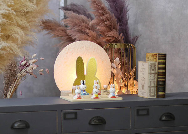 雛人形 吉徳 miffy ミッフィー 磁器 ひな人形 うさこ 親王 官女 五人飾り 円形 丸型 LED照明付き 満月繭屏風 詳細画像 吉徳 雛人形 miffy ミッフィー 磁器 ひな人形 うさこ 親王 官女 五人飾り 円形 丸型 LED照明付き 満月繭屏風 詳細画像