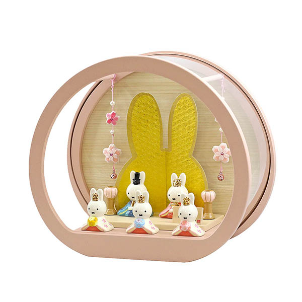 雛人形 吉徳 miffy ミッフィー 磁器 ひな人形 うさこ 親王 官女 五人飾り 円型 丸型 木目バック ピンクベージュ塗 桜つるし付き アクリルケース 詳細画像 吉徳 雛人形 miffy ミッフィー 磁器 ひな人形 うさこ 親王 官女 五人飾り 円型 丸型 木目バック ピンクベージュ塗 桜つるし付き アクリルケース 詳細画像