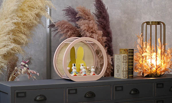 雛人形 吉徳 miffy ミッフィー 磁器 ひな人形 うさこ 親王 官女 五人飾り 円型 丸型 木目バック ピンクベージュ塗 アクリルケース 詳細画像 吉徳 雛人形 miffy ミッフィー 磁器 ひな人形 うさこ 親王 官女 五人飾り 円型 丸型 木目バック ピンクベージュ塗 アクリルケース 詳細画像