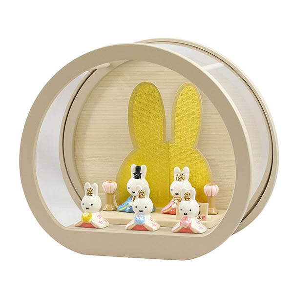雛人形 吉徳 miffy ミッフィー 磁器 ひな人形 うさこ 親王 官女 五人飾り 円型 丸型 木目バック モカベージュ塗 アクリルケース 詳細画像 吉徳 雛人形 miffy ミッフィー 磁器 ひな人形 うさこ 親王 官女 五人飾り 円型 丸型 木目バック モカベージュ塗 アクリルケース 詳細画像