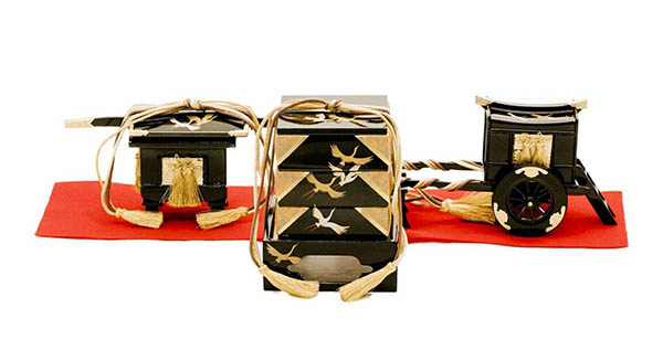 雛人形 吉徳 小三五親王 柳 十五人揃い 春窓雛 詳細画像 吉徳 雛人形 小三五親王 柳 十五人揃い 春窓雛 詳細画像