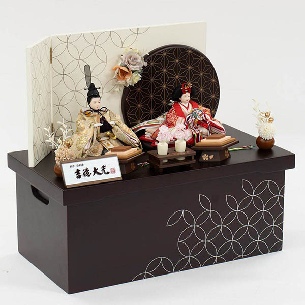 吉徳　 雛人形　柳親王 七宝・麻の葉文様 収納箱飾り 　詳細画像