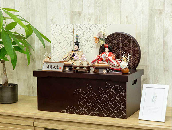 吉徳　 雛人形　柳親王 七宝・麻の葉文様 収納箱飾り 　詳細画像