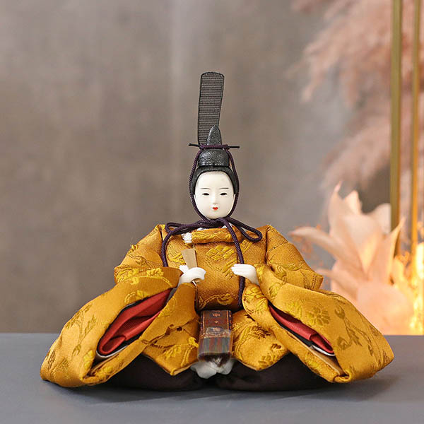 柴田家千代　 雛人形　柴田家千代作 葵 黄櫨染 唐花文様 金茶/赤 柳親王 裾長衣装着 木製 ハードメイプル突板 楕円形飾り台 平飾り　詳細画像