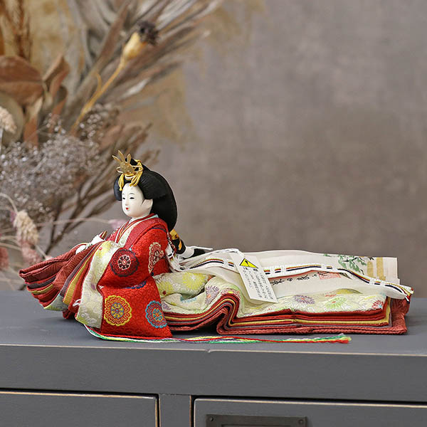 柴田家千代　 雛人形　柴田家千代作 葵 黄櫨染 唐花文様 金茶/赤 柳親王 裾長衣装着 木製 ハードメイプル突板 楕円形飾り台 平飾り　詳細画像