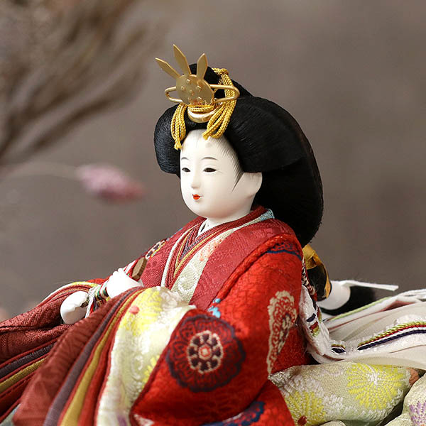 柴田家千代　 雛人形　柴田家千代作 葵 黄櫨染 唐花文様 金茶/赤 柳親王 裾長衣装着 木製 ハードメイプル突板 楕円形飾り台 平飾り　詳細画像